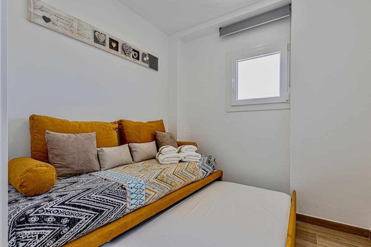 797 Holiday Rentals - Benalbeach- Moderno Piso Para 5 Con Vistas Al Mar بينالماذينا المظهر الخارجي الصورة